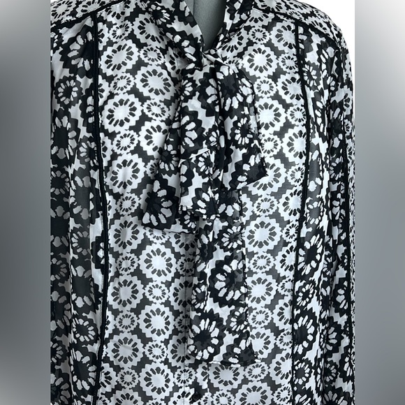 Lane Bryant Women’s Sheer Button Down Blouse with Neck Tie Size 18/20 - Picture 5 of 9